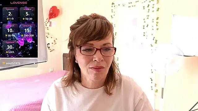 Miss Moren online show from July 15, 2026, 4:19 am