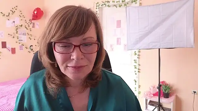 Miss Moren online show from March 17, 2026, 5:32 am