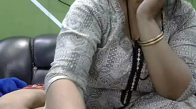 Snapshot of Housewife12 chatting on March 16, 2025, 6:34 pm Housewife12 online show from March 16, 2025, 6:34 pm