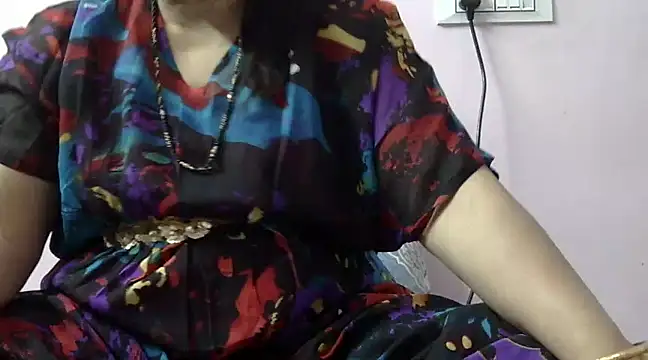 Snapshot of Housewife12 chatting on March 18, 2025, 4:28 pm Housewife12 online show from March 18, 2025, 4:28 pm