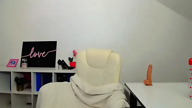 Snapshot of Lia_Benini chatting on February 27, 2025, 10:31 pm Lia Benini online show from February 27, 2025, 10:31 pm