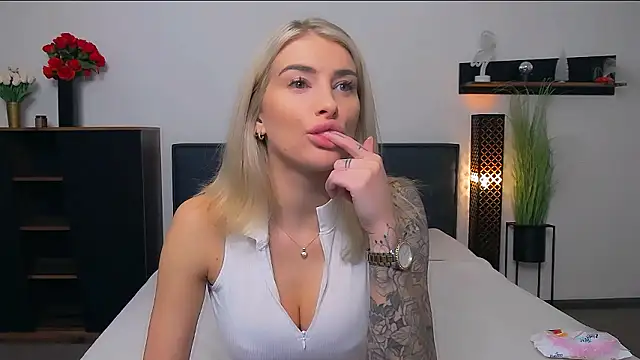 Snapshot of Lia_Benini chatting on January 12, 2026, 10:22 am Lia Benini online show from January 12, 2026, 10:22 am