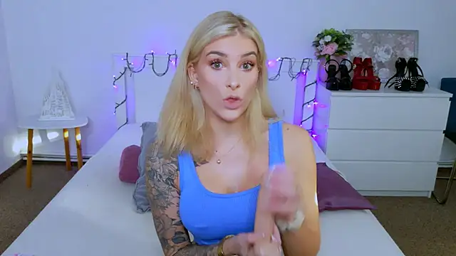 Snapshot of Lia_Benini chatting on January 7, 2026, 9:25 am Lia Benini online show from January 7, 2026, 9:25 am