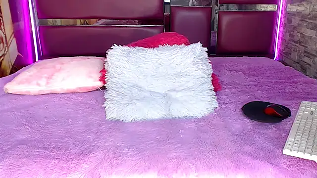 Snapshot of perfectlump chatting on February 15, 2025, 2:11 pm perfectlump online show from February 15, 2025, 2:11 pm