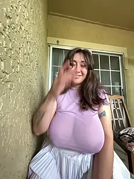 MadelynnMoon online show from June 3, 2026, 5:28 pm
