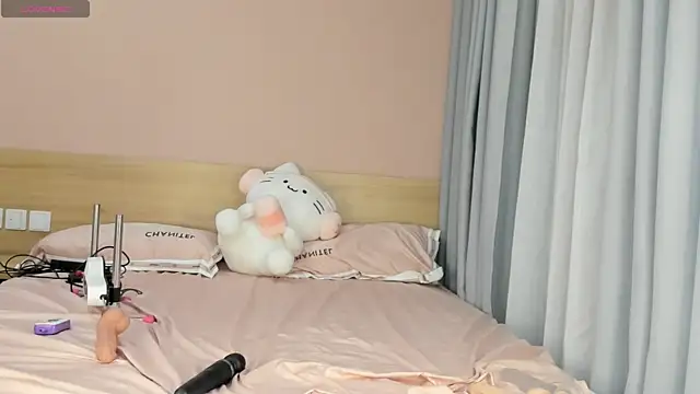 queenasian online show from February 13, 2025, 4:50 pm