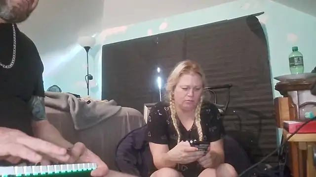 Thickirishcock850 online show from May 5, 2026, 3:04 pm