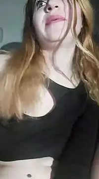 Snapshot of Anne-Mo chatting on March 5, 2025, 1:21 am Anne-Mo online show from March 5, 2025, 1:21 am