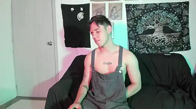 Snapshot of Antonello_Vannucci chatting on February 2, 2025, 12:09 am Antonello Vannucci online show from February 2, 2025, 12:09 am