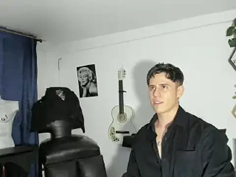 Snapshot of Antonello_Vannucci chatting on March 16, 2025, 11:37 pm Antonello Vannucci online show from March 16, 2025, 11:37 pm