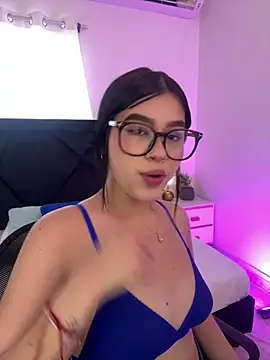 Lily Woodz online show from March 25, 2026, 7:13 pm