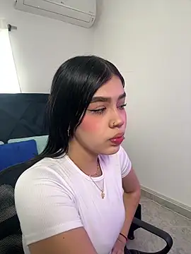 Lily Woodz online show from February 8, 2026, 2:48 pm