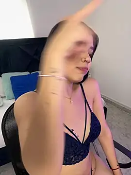 Lily Woodz online show from February 23, 2026, 7:14 pm