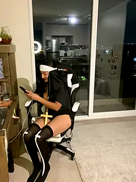 AlejandritaMilano online show from November 1, 2025, 12:28 am