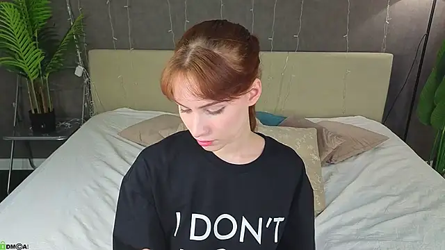 Mollly Rouge online show from April 28, 2026, 12:20 am