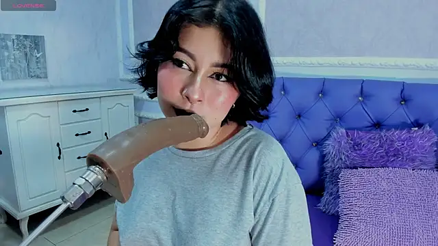 Lily Martinez online show from October 17, 2025, 2:37 am