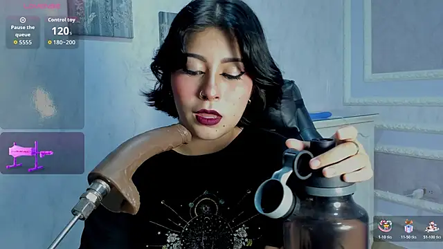 Lily Martinez online show from October 26, 2025, 3:51 am