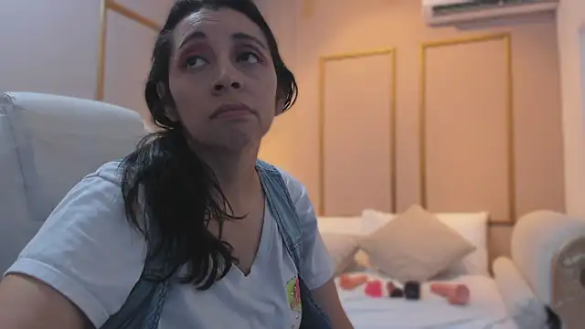 PerlaPreciosa online show from February 28, 2026, 4:01 am