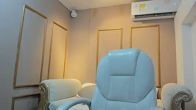 PerlaPreciosa online show from February 27, 2026, 4:01 am