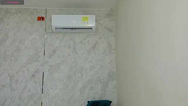 dani-lue online show from May 21, 2026, 1:52 pm