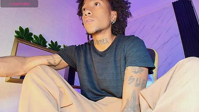 Snapshot of JhonyMiller_ chatting on February 5, 2026, 8:04 pm JhonyMiller online show from February 5, 2026, 8:04 pm