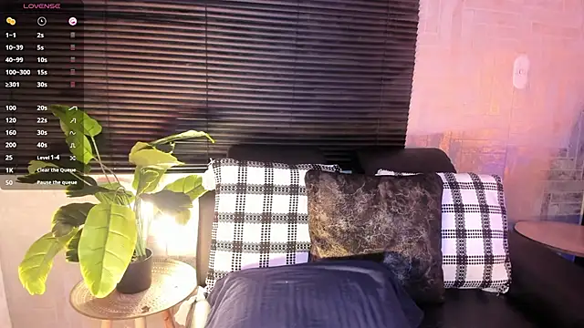 Snapshot of JhonyMiller_ chatting on March 4, 2026, 7:54 pm JhonyMiller online show from March 4, 2026, 7:54 pm