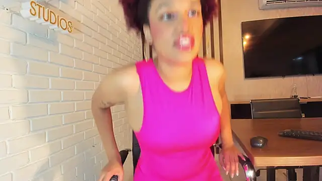 loladupont online show from December 3, 2025, 3:07 am