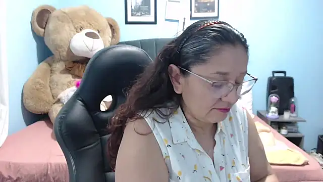 AngelRouss online show from February 6, 2026, 3:02 am