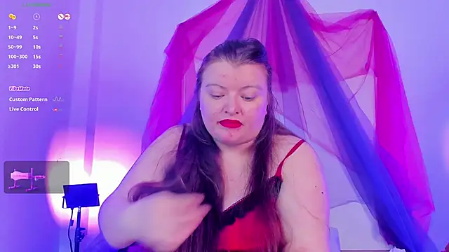 Snapshot of Queensamantha777 chatting on June 3, 2026, 2:33 pm Queensamantha777 online show from June 3, 2026, 2:33 pm