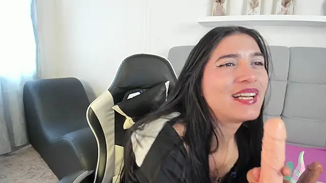 Chlooe Zoe online show from April 10, 2026, 8:05 pm