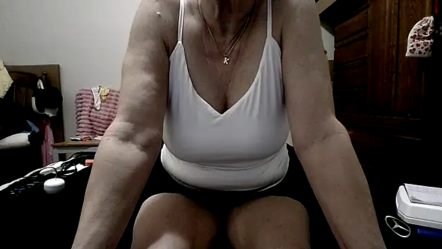 Snapshot of Keywest_Kate chatting on October 25, 2025, 12:10 am Keywest Kate online show from October 25, 2025, 12:10 am