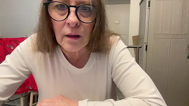 Snapshot of Keywest_Kate chatting on January 7, 2025, 1:17 am Keywest Kate online show from January 7, 2025, 1:17 am