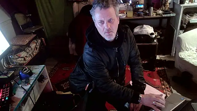 SilverandFox online show from March 10, 2025, 9:23 am