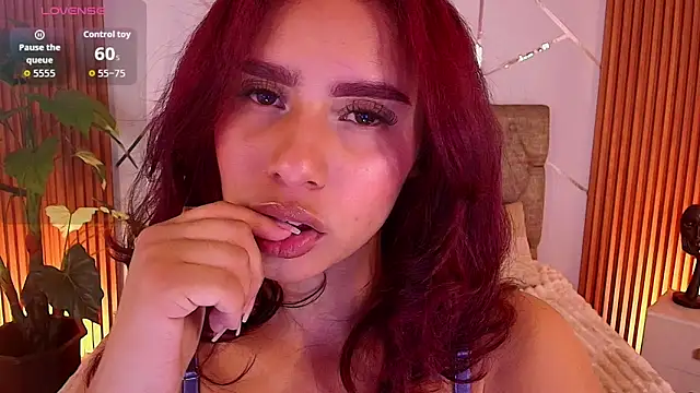 charlottee white online show from March 25, 2026, 8:19 pm