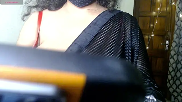 Snapshot of hot_menka chatting on October 11, 2025, 4:52 pm hot menka online show from October 11, 2025, 4:52 pm