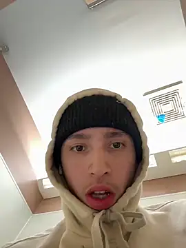 Snapshot of qbaby96 chatting on March 7, 2025, 8:02 am qbaby96 online show from March 7, 2025, 8:02 am