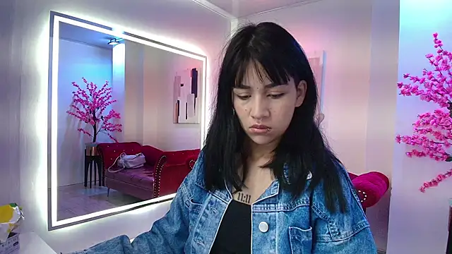 Leia queens online show from October 24, 2025, 11:42 am