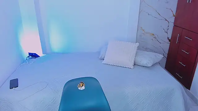 martina roldam online show from March 14, 2026, 3:23 am