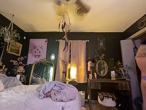 Spacetrvin online show from December 29, 2024, 2:17 am