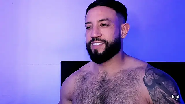 Snapshot of BradLeon_ chatting on March 21, 2025, 9:45 pm BradLeon online show from March 21, 2025, 9:45 pm