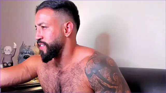 Snapshot of BradLeon_ chatting on December 22, 2025, 2:11 am BradLeon online show from December 22, 2025, 2:11 am