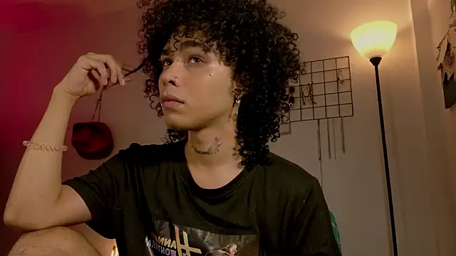 Snapshot of seven7xis chatting on February 27, 2026, 4:12 am seven7xis online show from February 27, 2026, 4:12 am