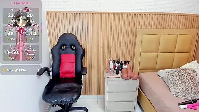 LOLAMAXI online show from November 26, 2025, 3:28 am