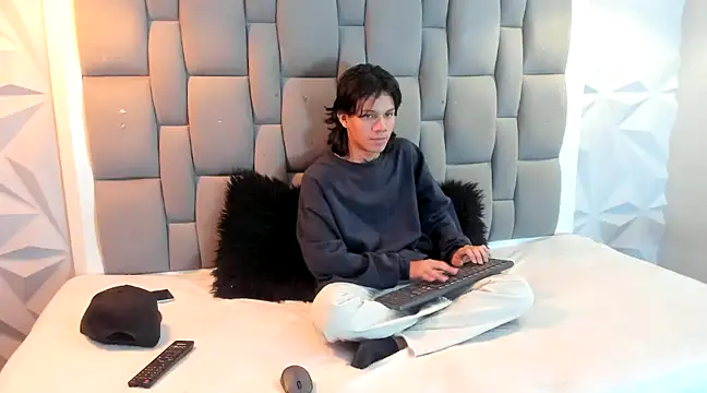 Snapshot of andy_dan18 chatting on February 11, 2025, 2:46 pm andy dan18 online show from February 11, 2025, 2:46 pm