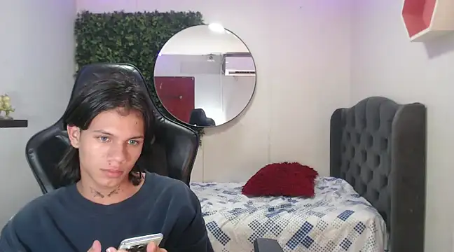 Snapshot of andy_dan18 chatting on February 5, 2025, 8:35 pm andy dan18 online show from February 5, 2025, 8:35 pm
