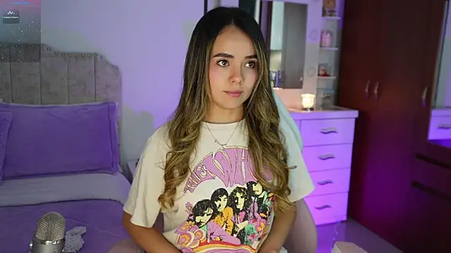 Hannah-Rose online show from April 1, 2026, 1:51 am