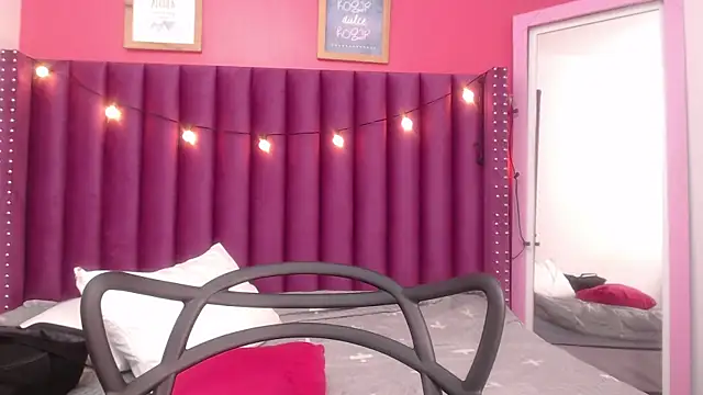 Snapshot of MommyHelpsmee chatting on February 26, 2025, 9:44 am MommyHelpsmee online show from February 26, 2025, 9:44 am