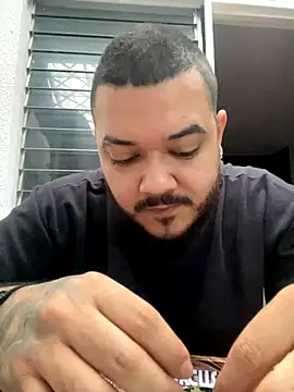 El Titan1998 online show from December 2, 2025, 12:18 pm