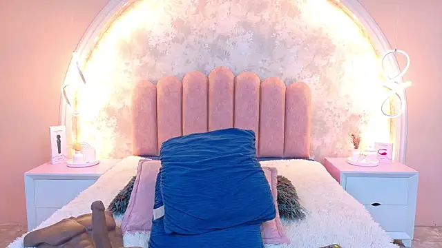 MiaLaurents online show from January 11, 2026, 5:36 am