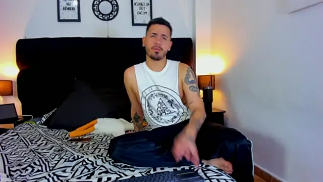 Ari Feat Zayn online show from March 13, 2025, 3:44 am